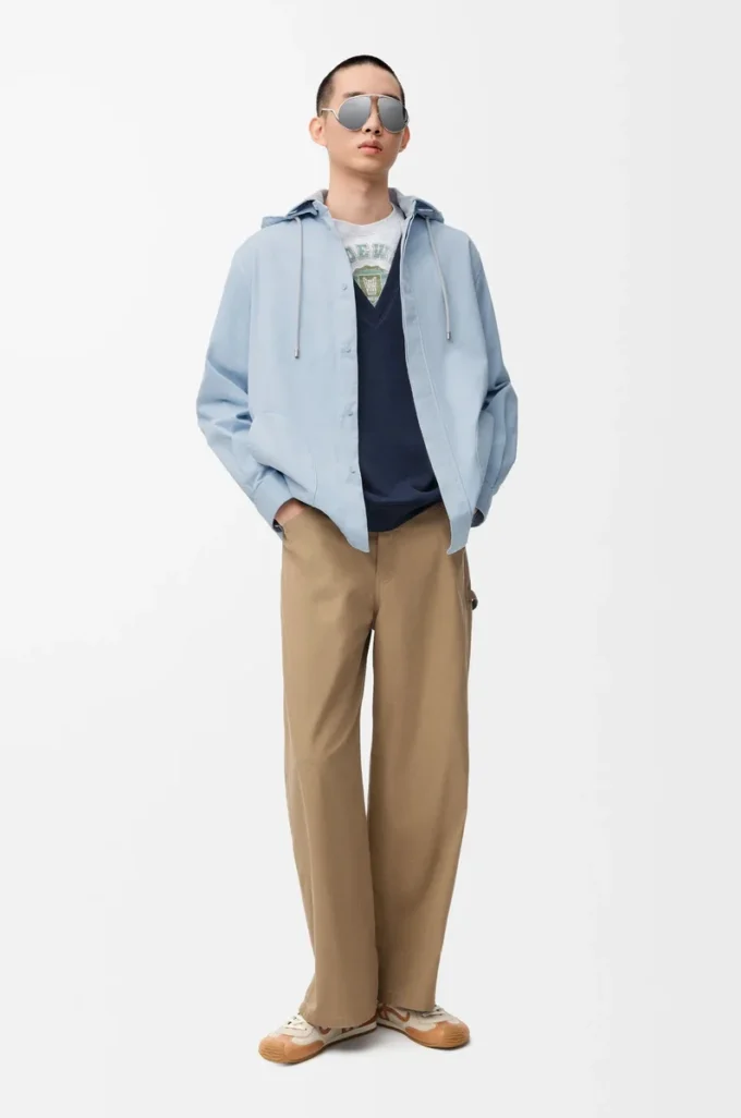 Sobrecamisa con capucha de algodón azul claro Sobrecamisa con capucha de algodón azul claro