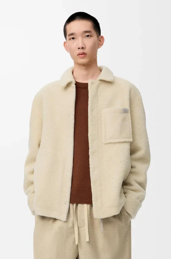 Sobrecamisa en piel de oveja gris claro Sobrecamisa en piel de oveja gris claro