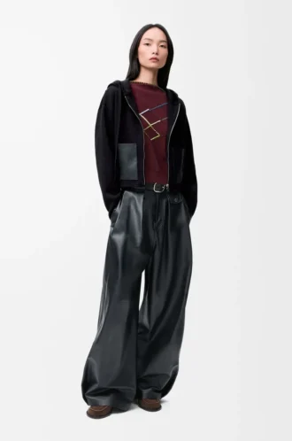 Sudadera con capucha y cremallera de lana. Sudadera con capucha y cremallera de lana.