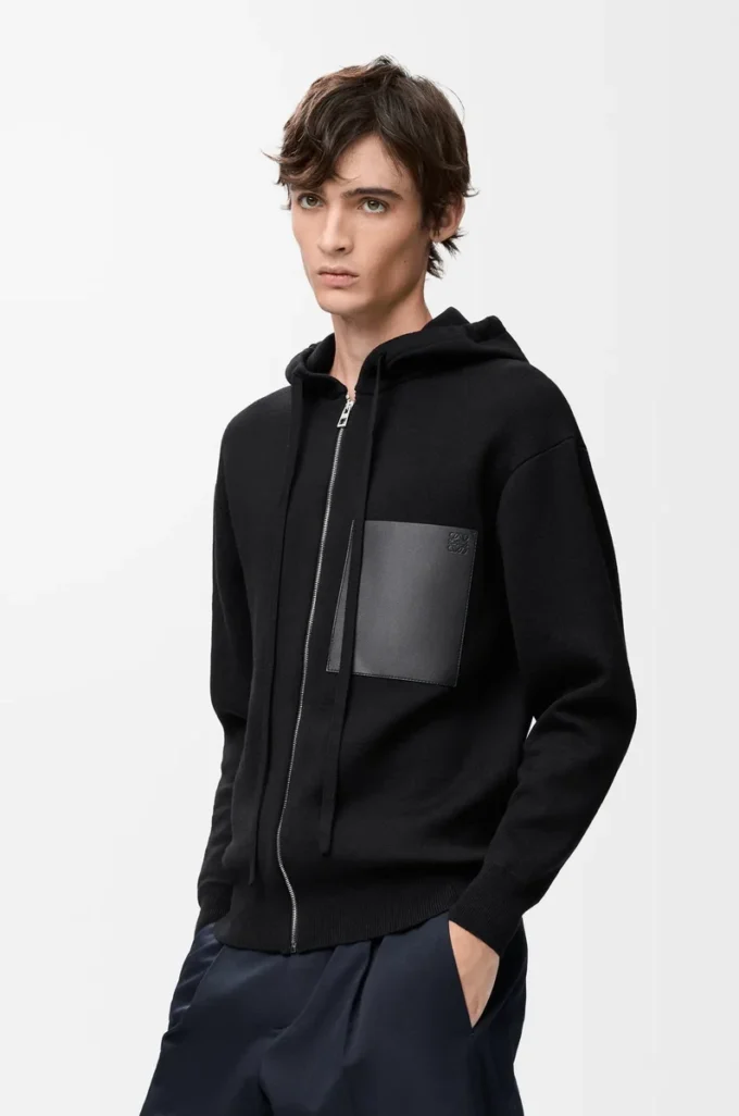 Sudadera con capucha y cremallera de lana. Negro Sudadera con capucha y cremallera de lana. Negro