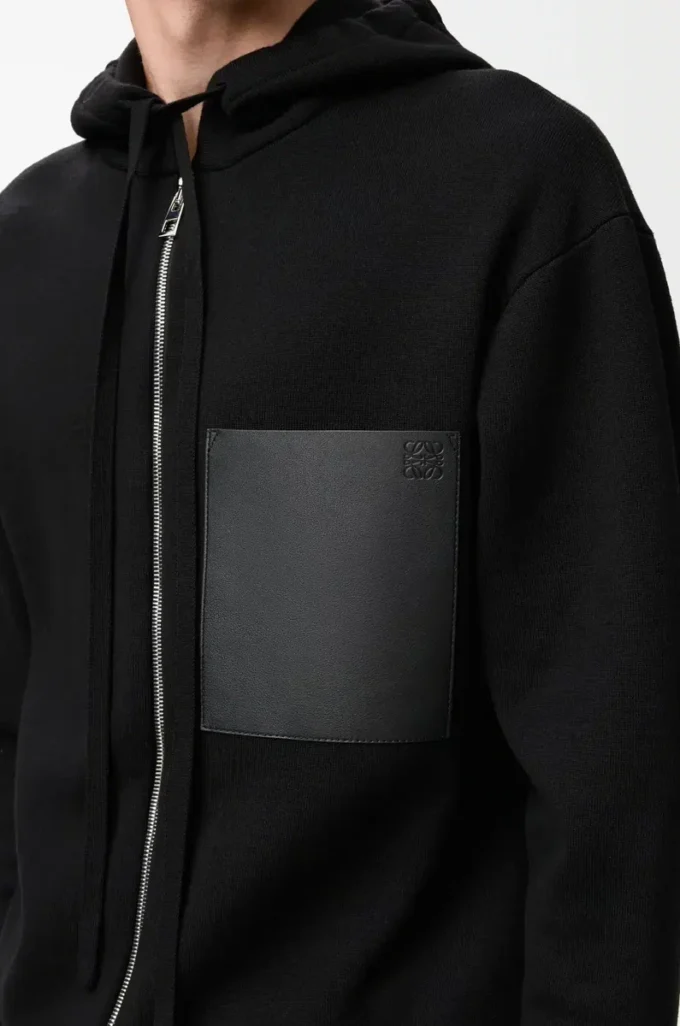 Sudadera con capucha y cremallera de lana. Negro Sudadera con capucha y cremallera de lana. Negro