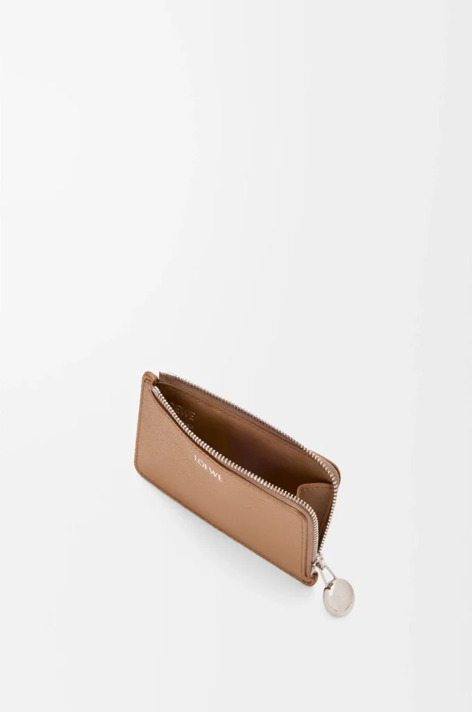 Tarjetero con monedero Pebble en piel de becerro granulada Pebble Mocha Tarjetero con monedero Pebble en piel de becerro granulada Pebble Mocha