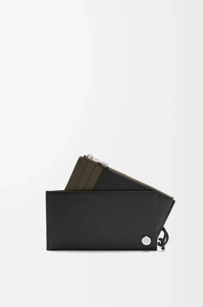 Tarjetero con monedero Pebble Slider en piel de becerro napa brillante negro/caqui oscuro Tarjetero con monedero Pebble Slider en piel de becerro napa brillante negro/caqui oscuro
