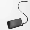 Tarjetero con monedero Pebble Slider en piel de becerro napa brillante negro/caqui oscuro Tarjetero con monedero Pebble Slider en piel de becerro napa brillante negro/caqui oscuro