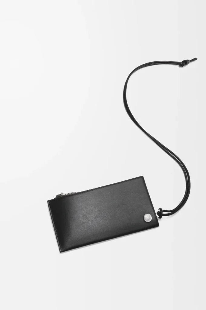 Tarjetero con monedero Pebble Slider en piel de becerro napa brillante negro/caqui oscuro Tarjetero con monedero Pebble Slider en piel de becerro napa brillante negro/caqui oscuro