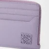 Tarjetero cuadrado para monedas Anagram en piel de becerro granulada Dirty Mauve