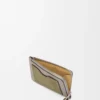 Tarjetero monedero en piel de becerro granulada suave Shell Grey/Eucalyptus Tarjetero monedero en piel de becerro granulada suave Shell Grey/Eucalyptus