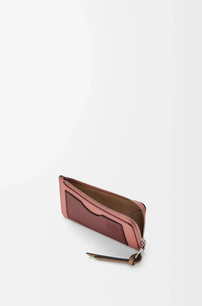 Tarjetero para monedas en piel de becerro granulada suave Blush/Mahogany Tarjetero para monedas en piel de becerro granulada suave Blush/Mahogany