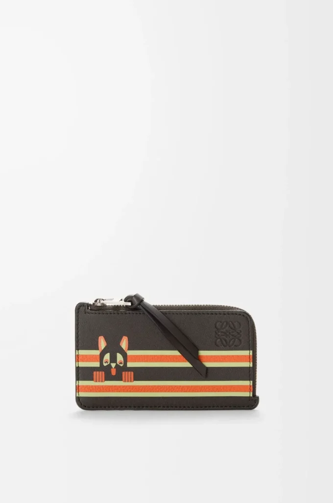 Tarjetero para monedas Futurist Cat en piel de becerro clásica, color marrón oscuro/naranja. Tarjetero para monedas Futurist Cat en piel de becerro clásica, color marrón oscuro/naranja.