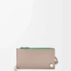 Tarjetero para monedas Pebble Slider en piel de becerro napa brillante Sand/Tropical Green Tarjetero para monedas Pebble Slider en piel de becerro napa brillante Sand/Tropical Green