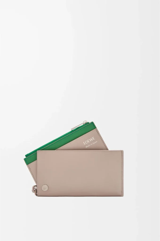 Tarjetero para monedas Pebble Slider en piel de becerro napa brillante Sand/Tropical Green Tarjetero para monedas Pebble Slider en piel de becerro napa brillante Sand/Tropical Green