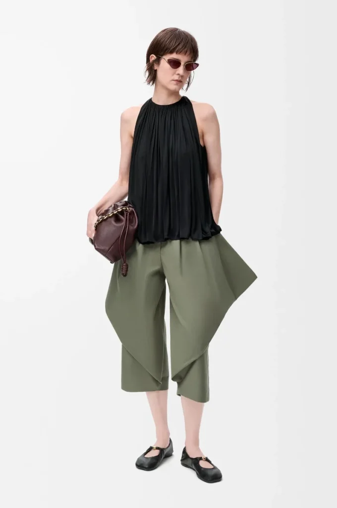 Top halter de viscosa negro Top halter de viscosa negro
