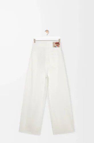 Vaqueros cruzados en denim. Blanco