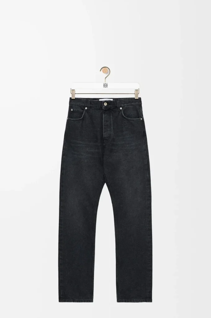 Vaqueros de pierna recta en denim negro lavado Vaqueros de pierna recta en denim negro lavado