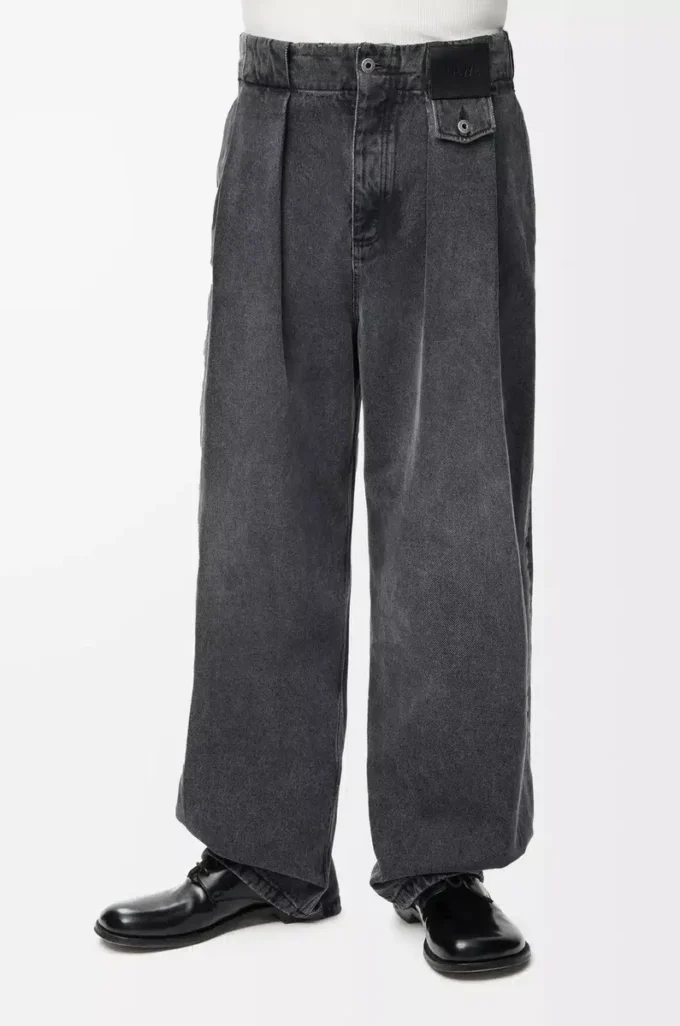 Vaqueros en denim negro Vaqueros en denim negro