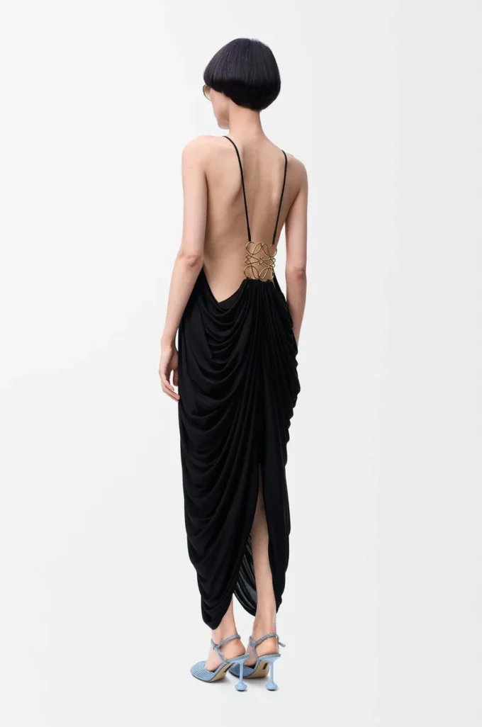 Vestido drapeado de seda negro Vestido drapeado de seda negro
