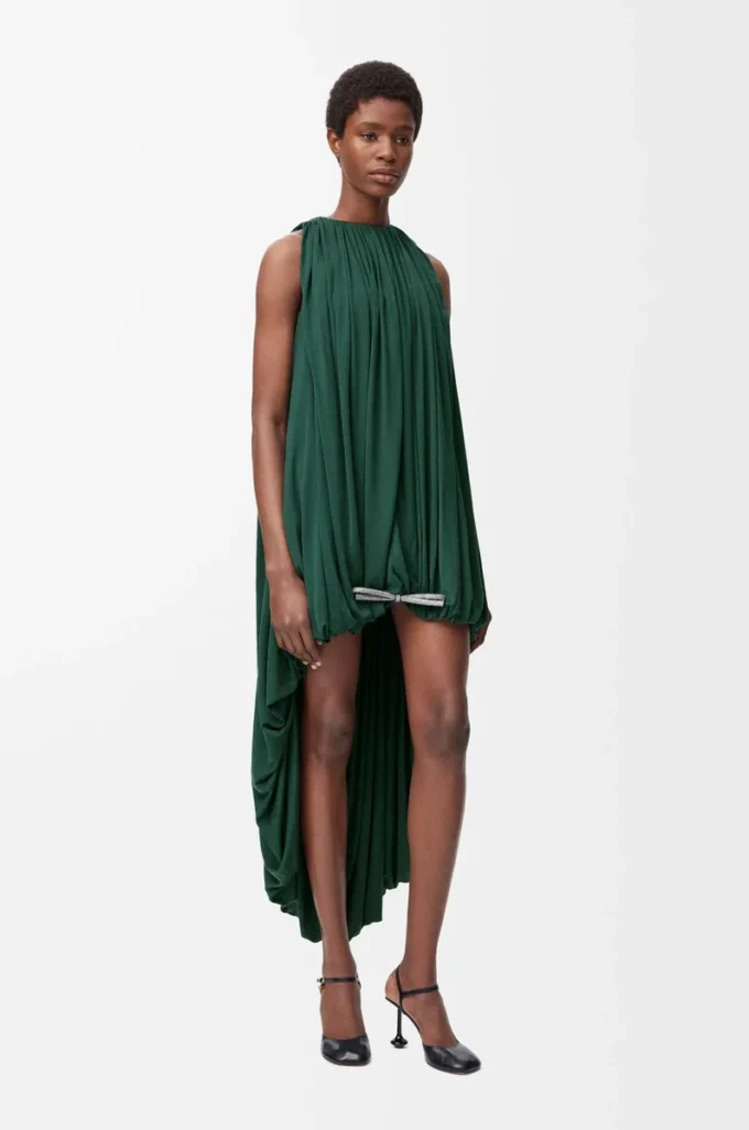Vestido drapeado de seda verde Vestido drapeado de seda verde