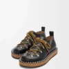 Zapatos con cordones y remaches en piel de becerro curtida vegetalmente. Negro Zapatos con cordones y remaches en piel de becerro curtida vegetalmente. Negro