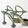Zapatos de salón con correa al tobillo en ante adornado con pedrería, color verde militar. Zapatos de salón con correa al tobillo en ante adornado con pedrería, color verde militar.