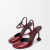 Zapatos de salón Toy con correa al tobillo en suave piel de cordero charolada. Rojo oscuro Zapatos de salón Toy con correa al tobillo en suave piel de cordero charolada. Rojo oscuro